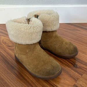 Ugg boots unisex toddler size 8